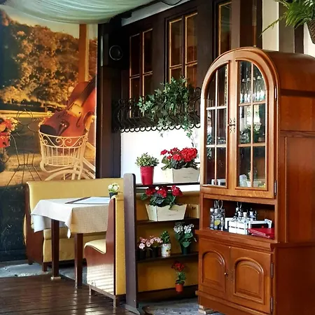 Миналият Век Hotel Șumen